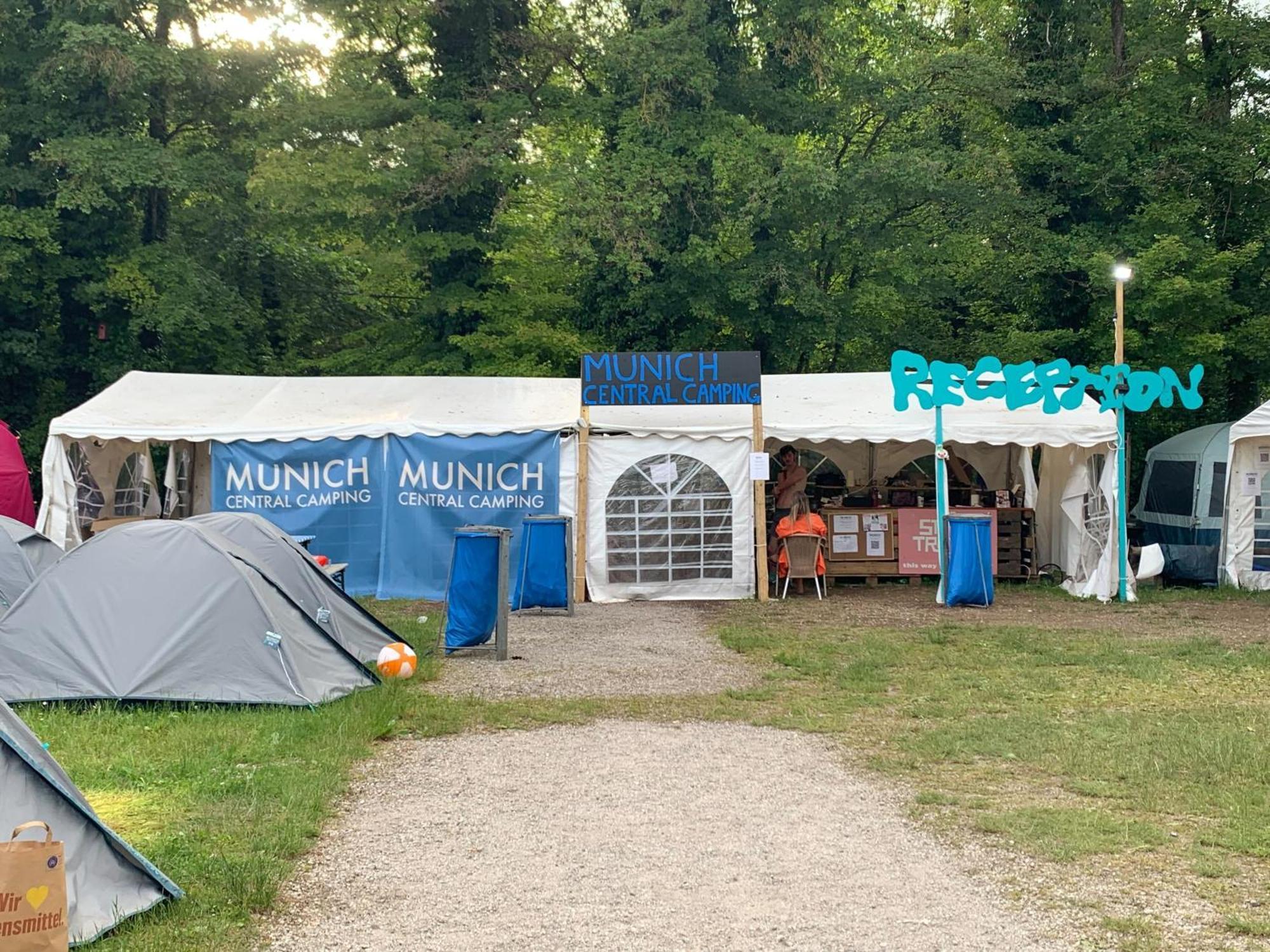 Oktoberfest On A Budget ミュンヘン エクステリア 写真